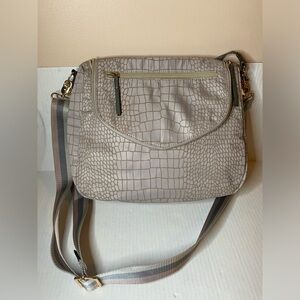 Stella & Dot Lady Boss Neutral Gray Crocodile Print Crossbody Purse Handbag NEW